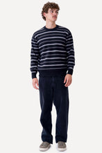 Carregar imagem no visualizador da galeria, Crewneck Sweater - Black
