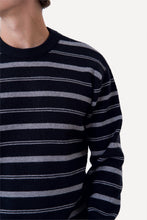 Carregar imagem no visualizador da galeria, Crewneck Sweater - Black
