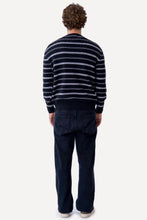 Carregar imagem no visualizador da galeria, Crewneck Sweater - Black
