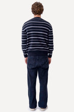 Carregar imagem no visualizador da galeria, Crewneck Sweater - Black
