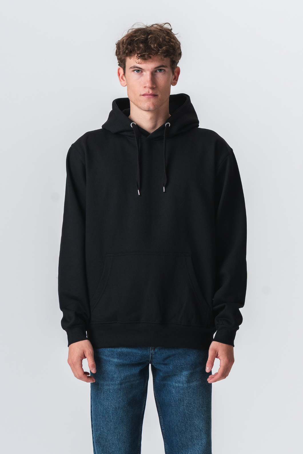 Camisola com capuz básica - Preto