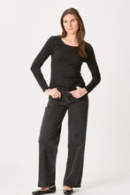 Load image into Gallery viewer, Basic long-sleeved T-shirt - Black
