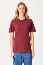 Carica l&#39;immagine nel visualizzatore di Gallery, Fidanzato tee - rosso bordeaux
