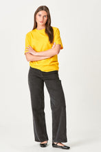 Carica l'immagine nel visualizzatore di Gallery, T -shirt oversize - giallo
