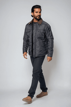 Carregar imagem no visualizador da galeria, Quilted Jacket - Black
