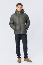 Charger l&#39;image dans la galerie, Coated Hooded Jacket - Olive
