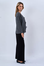 Carica l'immagine nel visualizzatore di Gallery, Ivy Tie Blouse Knit - Grey
