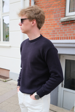 Afbeelding in Gallery-weergave laden, Crewneck Knit Sweater - Dark Navy
