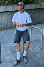 Carica l'immagine nel visualizzatore di Gallery, Denim Shorts Loose - Black
