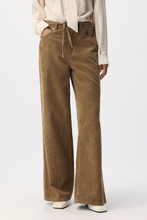 Load image into Gallery viewer, Moji Alima Wide Jeans - Tannin Black
