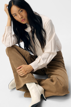 Load image into Gallery viewer, Moji Alima Wide Jeans - Tannin Black
