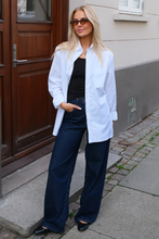 Load image into Gallery viewer, Boyfriend Oxford Shirt - White
