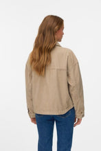 Cargar imagen en el visor de la galería, Jamie Corduroy Shacket - Silver Mink
