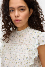 Afbeelding in Gallery-weergave laden, Trine Lace Top - Snow White AOP:Maguerite Blue Jasper
