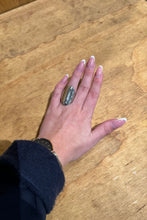Cargar imagen en el visor de la galería, Ellie Luxurious Retro Open Ring - Silver
