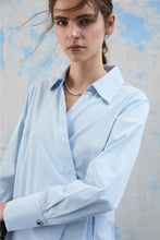 Charger l'image dans la galerie, Lumi V-Neck Wrap Top - Nantucket Breeze
