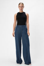 Load image into Gallery viewer, Frame Lisa Wide Pants - Dark Blue Denim Rinse Wash
