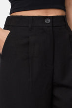 Cargar imagen en el visor de la galería, Kamil Shorts - Black
