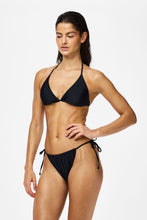 Carica l'immagine nel visualizzatore di Gallery, Baomi Bikini Triangle Top - Black
