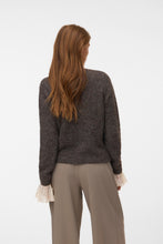 Carica l'immagine nel visualizzatore di Gallery, Novah O-Neck Button - Chocolate Torte Detail

