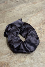 Charger l'image dans la galerie, Scrunchie - Dark Brown
