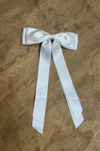 Cargar imagen en el visor de la galería, Bow Clip - White
