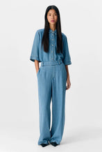 Cargar imagen en el visor de la galería, Frame Lisa Wide Pants - Light Blue Denim
