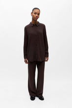 Load image into Gallery viewer, Sanne Shirt - Seal Brown
