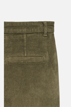 Carica l'immagine nel visualizzatore di Gallery, Margot Wide Corduroy Pants - Grape Leaf
