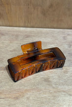 Carica l'immagine nel visualizzatore di Gallery, Luna Hair Clip - Brown
