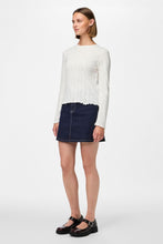 Cargar imagen en el visor de la galería, Marie O-Neck Poin Top - Cloud Dancer
