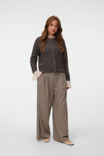 Carica l'immagine nel visualizzatore di Gallery, Novah O-Neck Button - Chocolate Torte Detail
