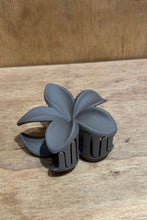 Charger l'image dans la galerie, Flower Hair Clip - Brown
