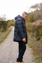 Carica l'immagine nel visualizzatore di Gallery, Long Puffer Jacket - Black
