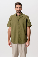 Carica l'immagine nel visualizzatore di Gallery, Short Sleeve Linen Shirt - Kiwi
