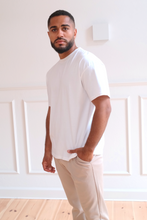 Cargar imagen en el visor de la galería, Boxy T-shirt - White
