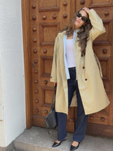 Load and play video in Gallery viewer, Linea trenchcoat - Beige
