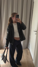 Charger et lire la vidéo dans la visionneuse de la Galerie, Low Waist Suit Pants - Navy
