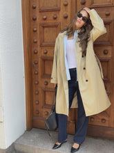 Load and play video in Gallery viewer, Linea trenchcoat - Beige
