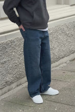 Carica e avvia il video nel visualizzatore di galleria, Baggy Jeans - Light Blue
