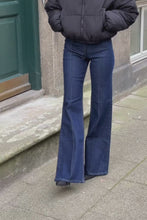 Load and play video in Gallery viewer, Arizona Jeans - Dark Blue
