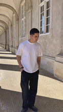 Cargar y reproducir el video en el visor de la galería, Boxy T-shirt - White
