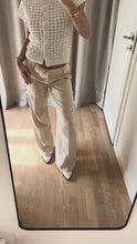 Carica e avvia il video nel visualizzatore di galleria, Low Waist Suit Pants - Beige

