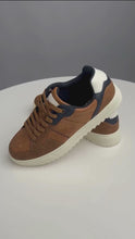 Carregar e reproduzir vídeo no visualizador da Galeria, Classic Sneaker - Brown

