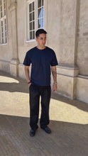 Load and play video in Gallery viewer, Boxy T-shirt - Navy
