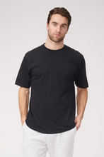Carica l&#39;immagine nel visualizzatore di Gallery, T -shirt oversize - nero
