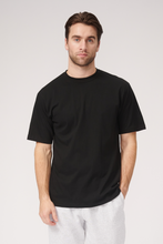 Carica l&#39;immagine nel visualizzatore di Gallery, T -shirt oversize - nero
