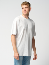 Carregar imagem no visualizador da galeria, T-shirt Oversized - Cinzento claro
