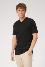 Load image into Gallery viewer, Basic Vneck t-shirt - Black
