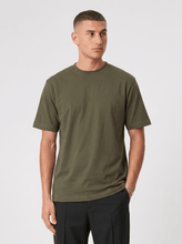 Carica l'immagine nel visualizzatore di Gallery, T -shirt di grandi dimensioni - esercito
